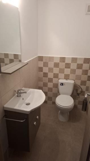 Proprietar, inchiriez apartament cu 3 camere si garaj