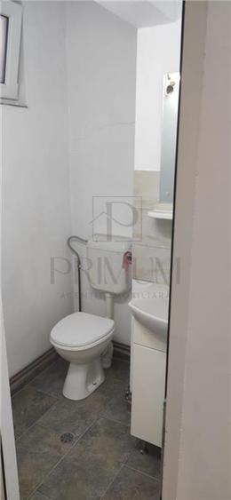 Spatiu comercial, zona linistita, 2 intrari, 75 mp, 4 camere