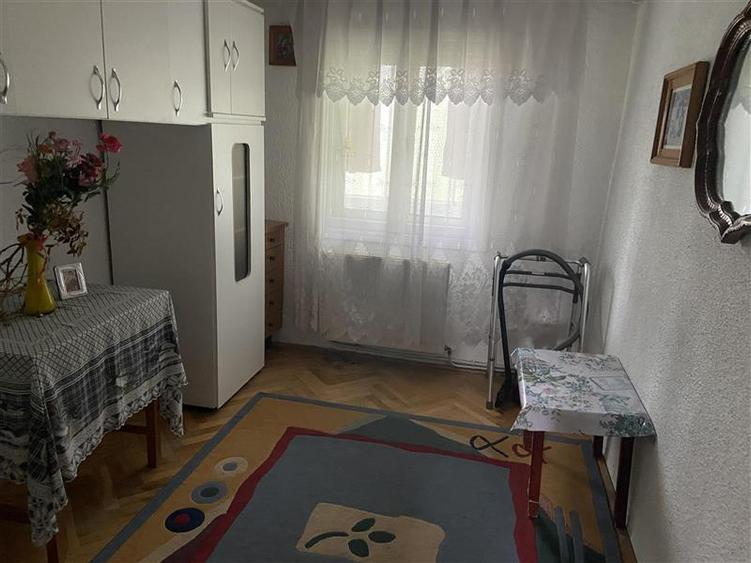 Apartament 3 camere , zona ultracentrala (Casa de Pensii ) , decomandat ,72 mp ,