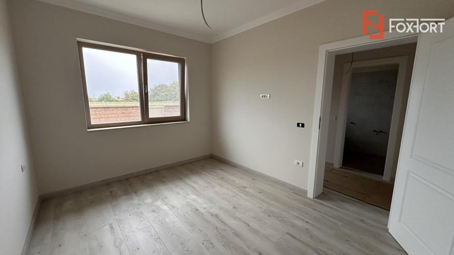 Duplex cu 5 camere despartit prin garaj, zona Giroc