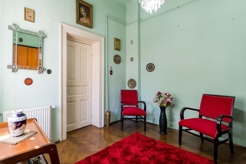 Crisului, casa boiereasca si teren de 800 mp