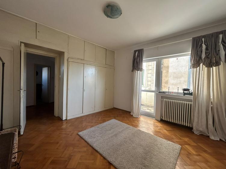 Apartament 3 camere metrou Universitate