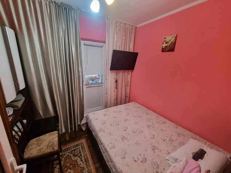 Poarta 6 liceul Blaga- apartament 4 camere decomandat cu gaze