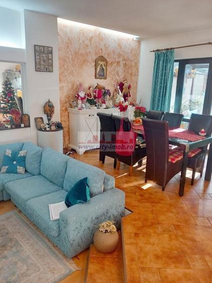 Vanzare apartament 3 camere in Vila Parter Inalt Busteni Prahova