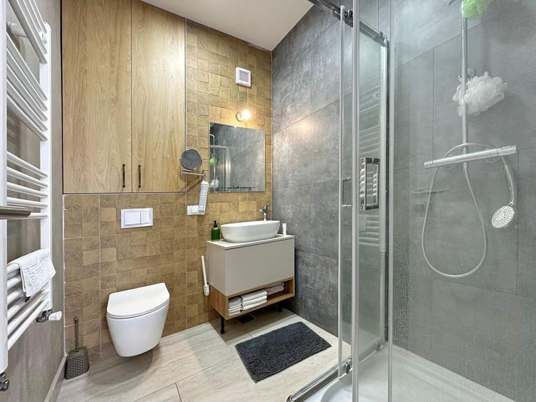 Apartament de 3 camere în Tractorul – Terasă 50 mp, Parcare Subterană