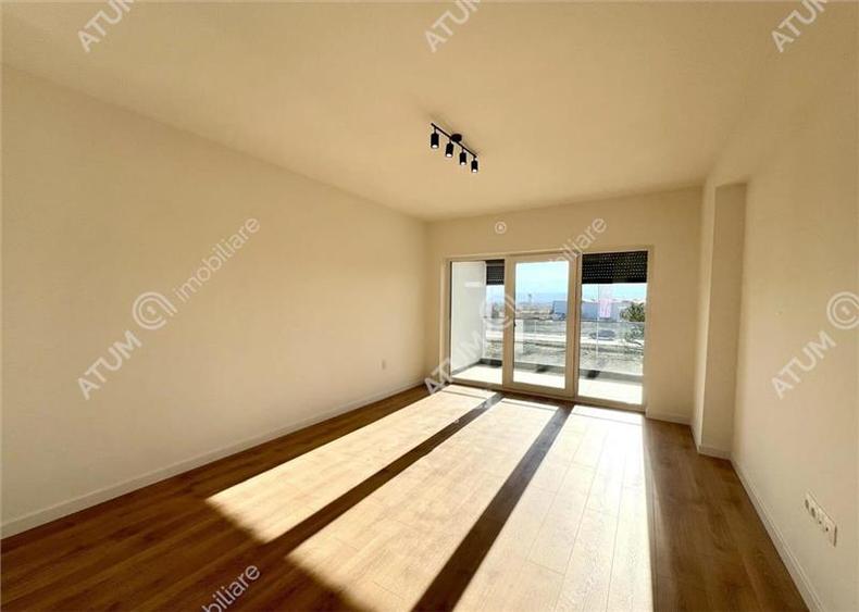 Apartament cu 3 camere 2 bai la alb loc privat de parcare in Turnisor