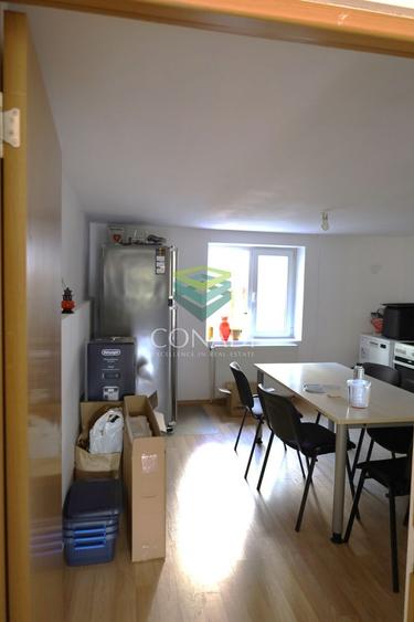 Zona Herastrau, imobil cu 9 camere de vanzare, 332 mp construiti