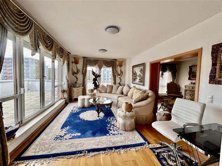 Penthouse rar cu 80 mp de terase și priveliște – Avantgarden Brasov
