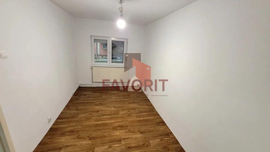 Apartament 3 camere decomandat | Zona Aradului