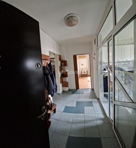Ofer pentru închiriere ap. 3 camere renovat complet in locație civilizată  - 2