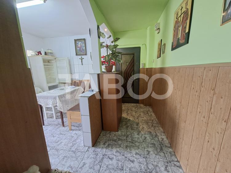 Apartament decomandat de vanzare 2 camere balcon pivnita