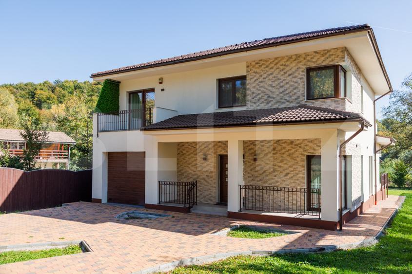 Vila de lux de inchiriat, 240 mp, 800 mp teren, zona Noua