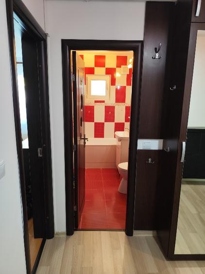 Apartament 3 camere, 2 bai , cu grădină, parcare, Cartier Tractorul