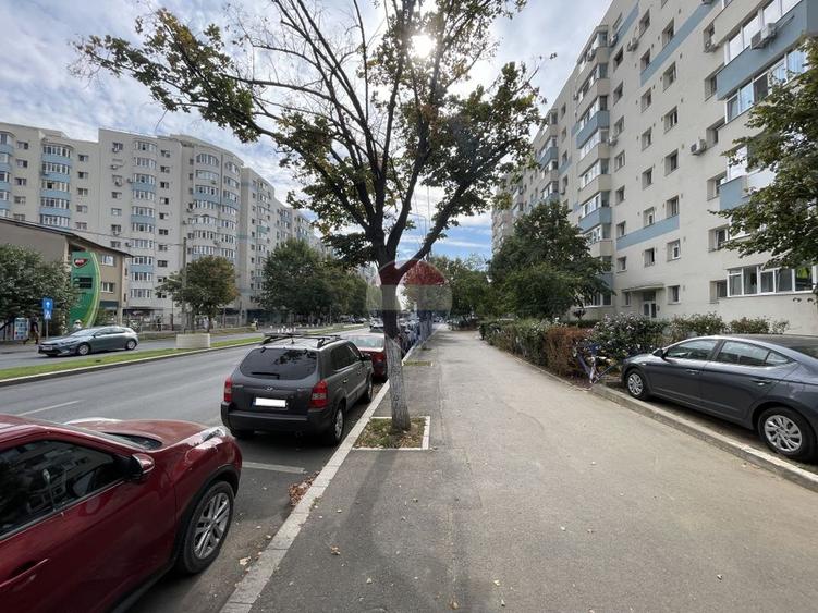 Garsoniera decomandata,  Aparatorii Patriei, Tomesti