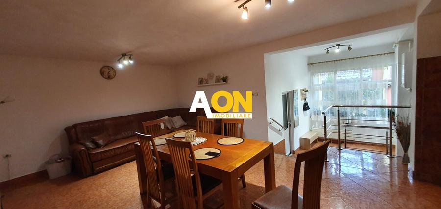 Casa cu 7 camere, 2 spatii comerciale, pretabila pt. birouri, Centru