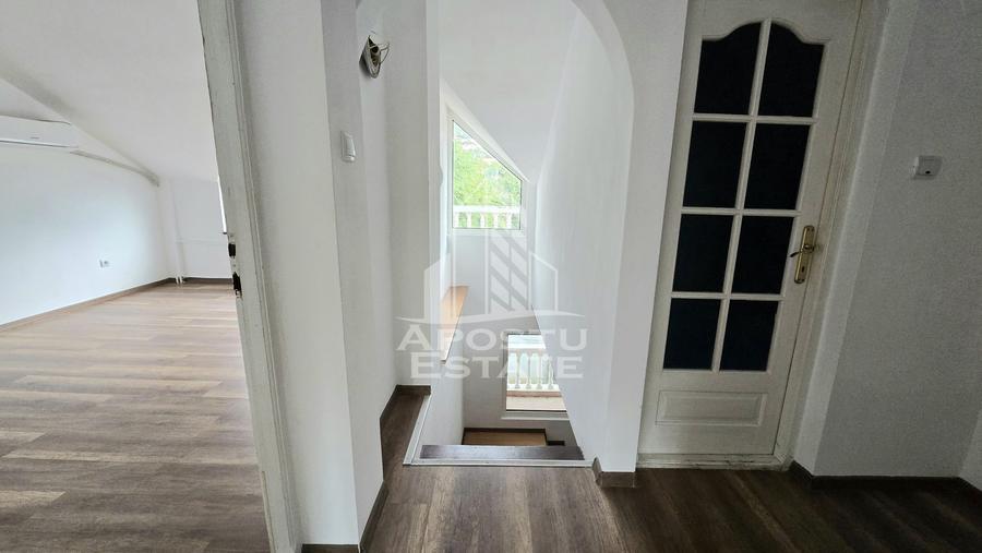 Duplex cu 5 camere si 3 bai, centrala proprie, zona Lipovei