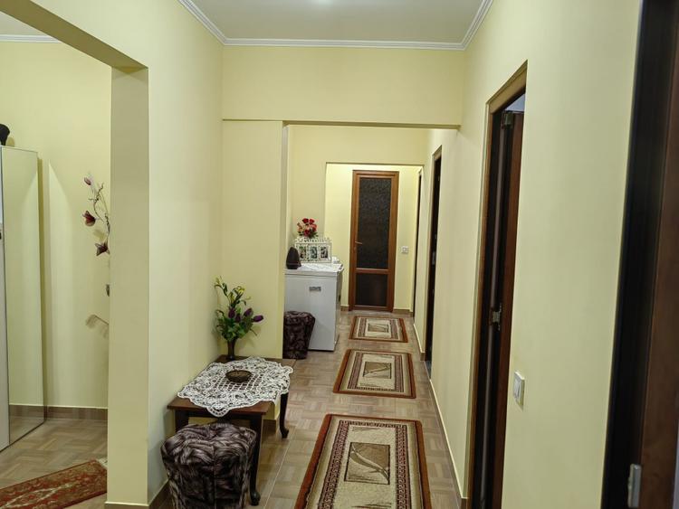 Apartament 3 camere etaj 2, zona Vidin, renovat 2022