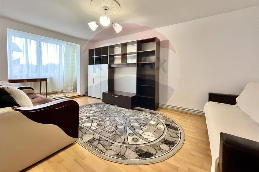 Închiriere apartament 3 camere, Tractorul–zona piata + loc de parcare