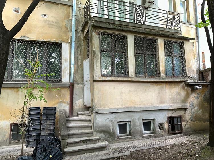 ARMENEASCA - Carol 4 camere 120 mp utili parter cu curte