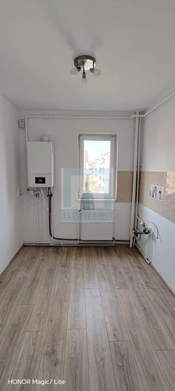 Apartament 2 camere, semidecomandat, zona Grivitei