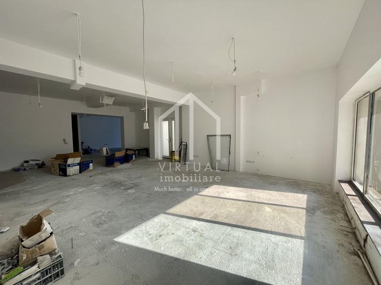 Spatiu comercial cu 8 camere, 5 bai, terasa - zona Centrala