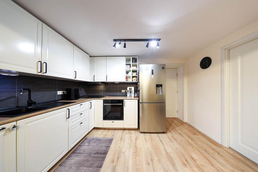 Apartament cu 3 camere la casa | Curte 130 mp | Zona Grivitei strada Vulcan