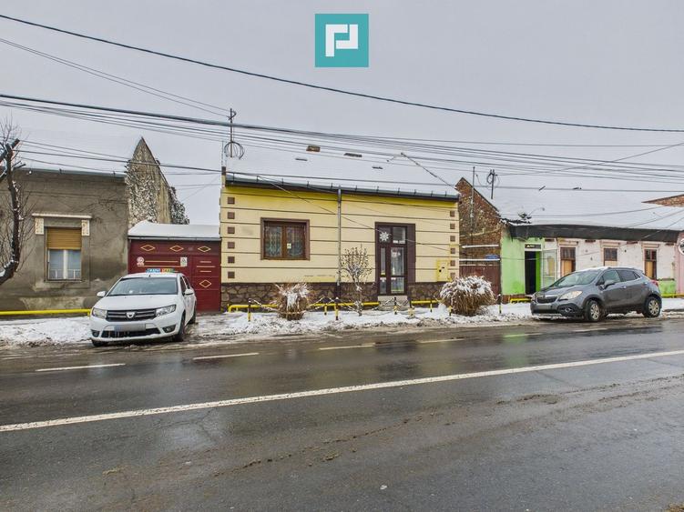 Casă cu 4 camere în zona Parneava