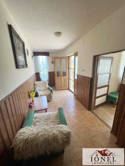 Vanzare casa in Ampoita -1300 mp teren
