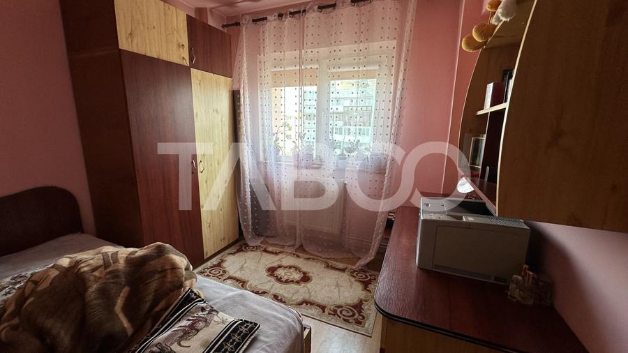 Apartament 4 camere 2 bai bloc cu lift pivnita Mihai Viteazul Sibiu