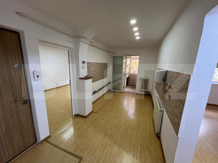Apartament 2 camere, decomandat, zona Mall