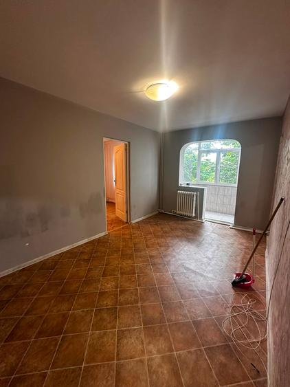Apartament cu 2 camere, etajul 2/4, zona Alexandru cel Bun