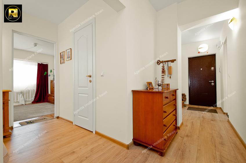 Vanzare apt 4 camere transformat in 3 camere, sup.85mp, in Galati,Piata Centrala