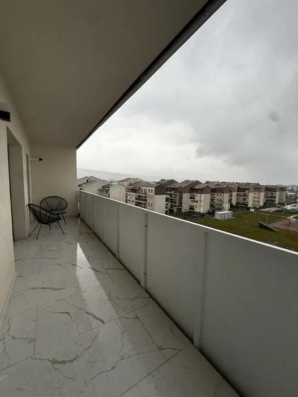 Apartament 2 camere de 52mp plus terasa 12 mp zona : Eroilor