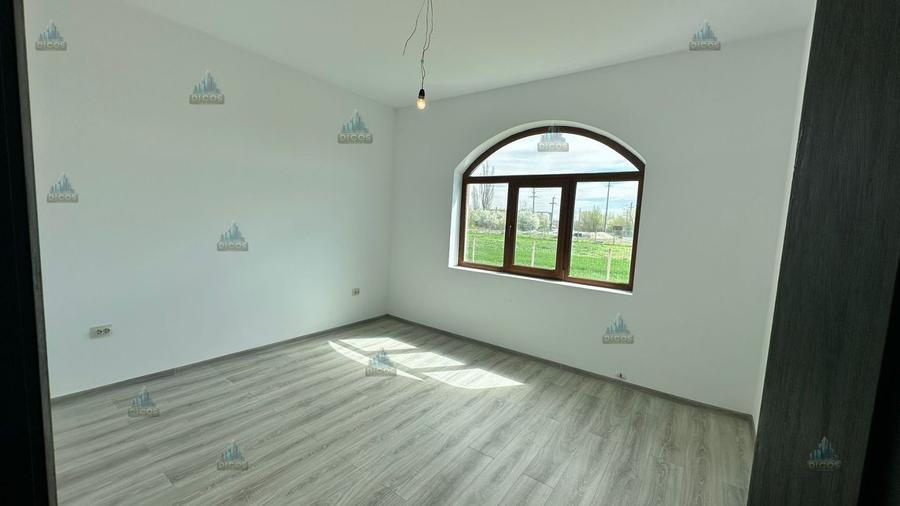 Vilă de vânzare 1500 mp teren