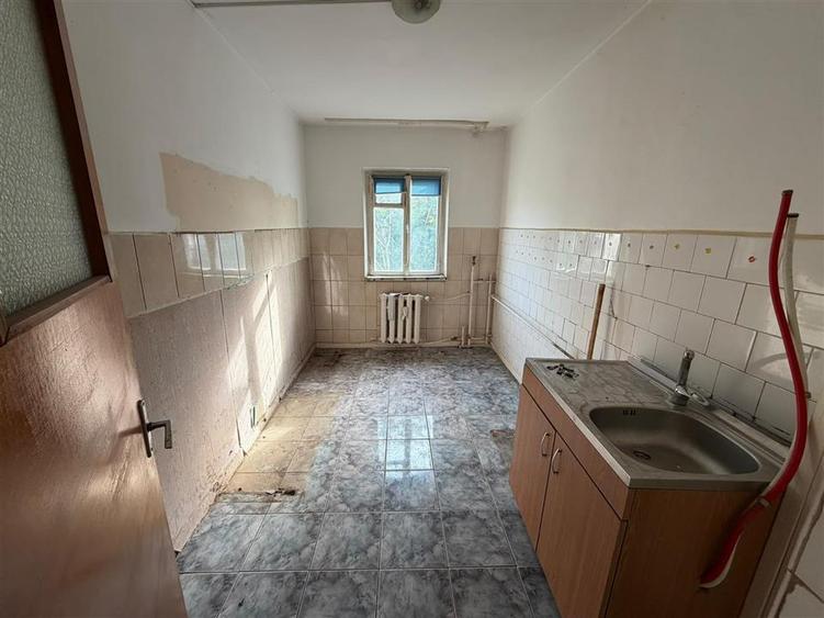 Apartament 3 camere, etaj 1, zona Centrala (fosta Autogara) 76 mp