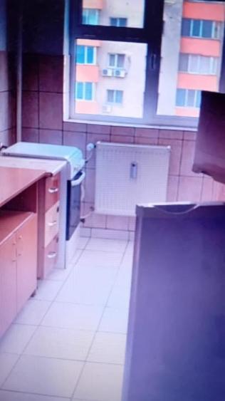 5 min metrou Obor pe Mosilor 3 camere liber Cf.1 cu 2 gr.sanit etaj5/8