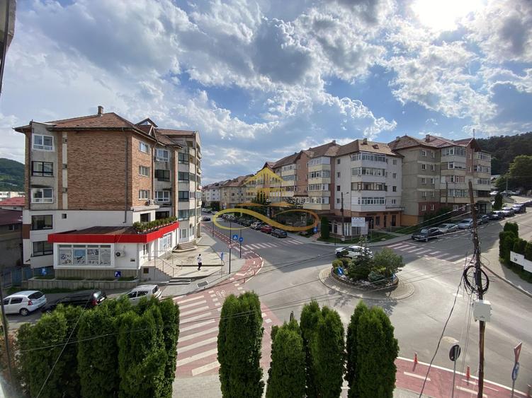Ap. de vânzare 2 cam. decomandate Moinești-Bacău