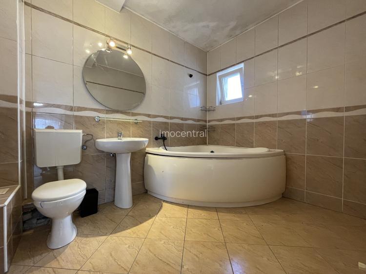 Apartament 4 camere, 2 balcoane, garaj și boxă pe str. Cometei - 9