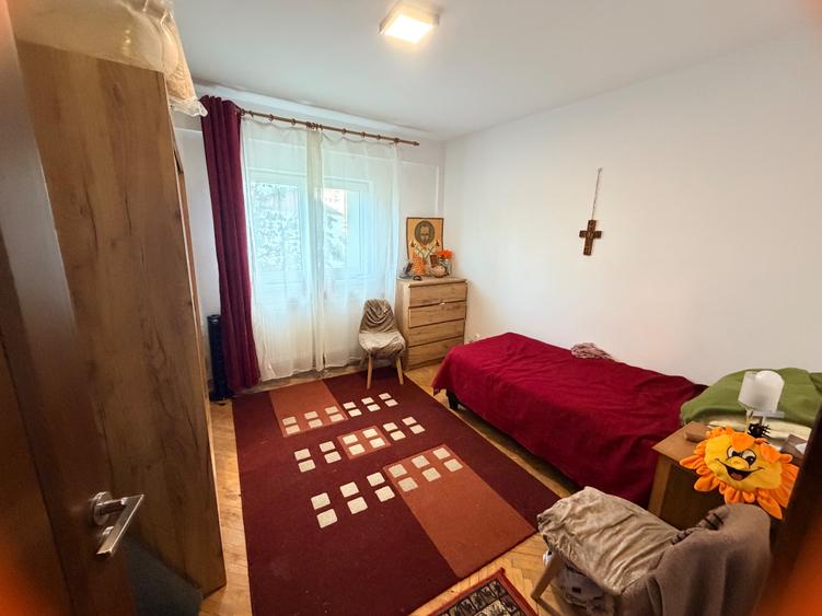 Apartament cu 3 camere decomandat Alexandru cel Bun