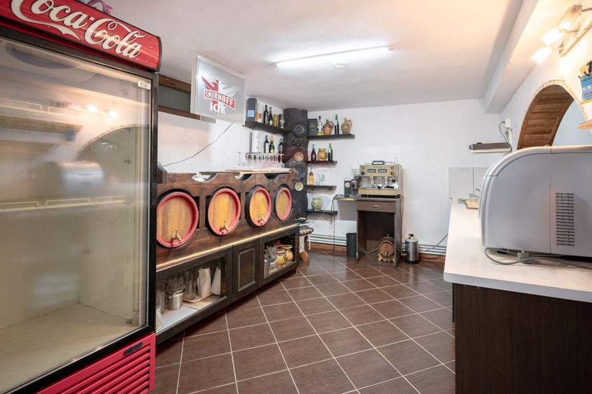 Cabană turistică, 12 camere cu restaurant, bucătărie + sală evenimente