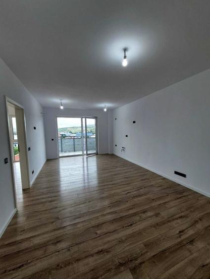 Apartament 2 camere, finisat, 43 mp, balcon, zona Campina