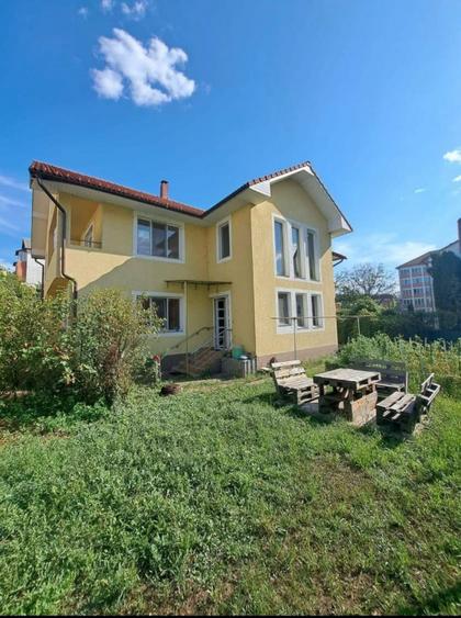 Casa de Vanzare zona Stefan Cel Mare