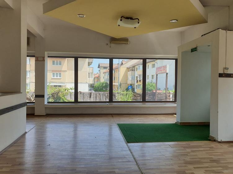 Spatiu comercial, Rasnov - Centru Nord, disponibil la vanzare sau inchiriere.
