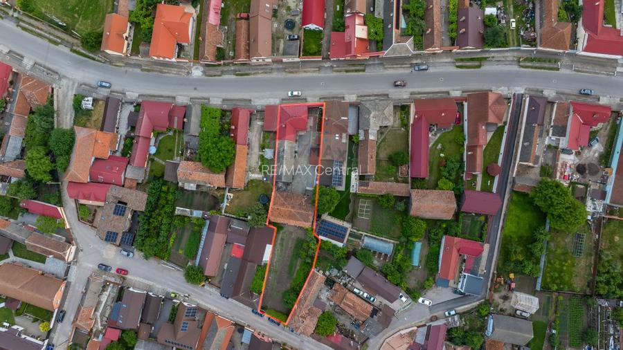 Casă de vânzare în Hărman – 1004 mp teren – Deschidere la 2 străzi - 2