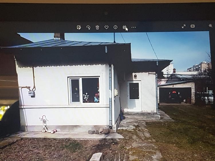 Teren și casa locuibila/demolabila