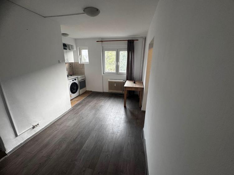 Apartament 2 camere Podu Ros-Socola, etaj intermediar