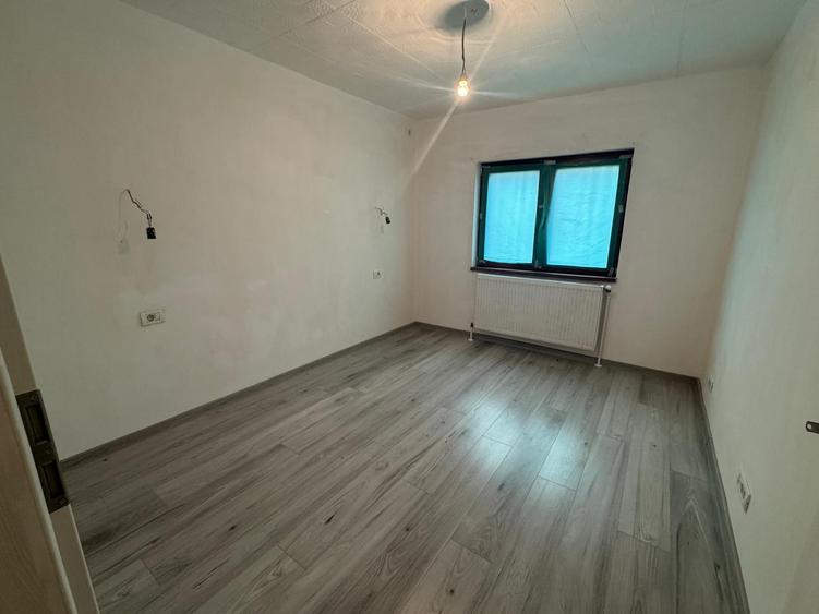 Apartament 3 camere decomandat+curte-Acte Gata-Oltenita(Jud. Calarasi)-Acte Gata
