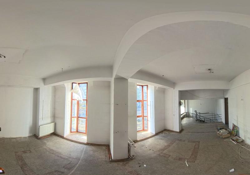 Spațiu Comercial de Închiriat în Sos. Alba Iulia Bl.18 Preț Negociabil