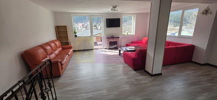 Vila de vânzare cu 8 camere și garaj in Busteni
