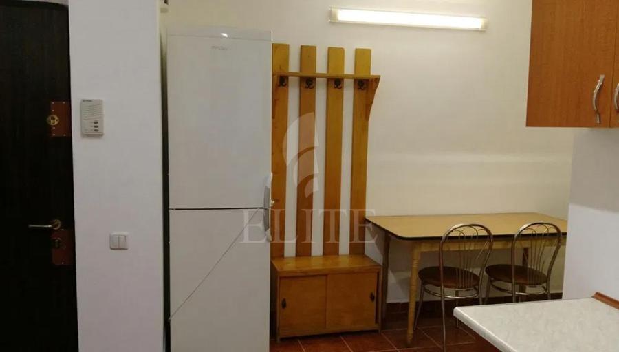 Apartament o camera în zona Colina